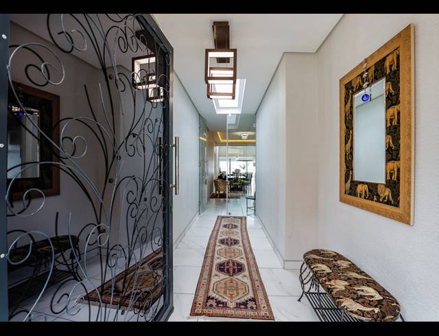 4 BEDROOM PENTHOUSE FOR SALE IN MORNINGSIDE